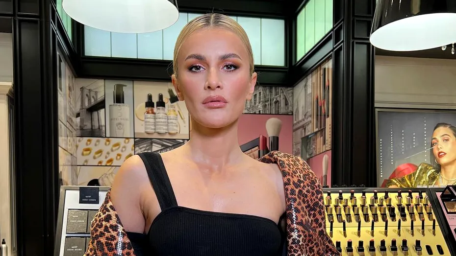 Ruxi s-a umplut de bube pe față: „Nu mă mănâncă nimic, este o simplă reacție a pielii la frig”