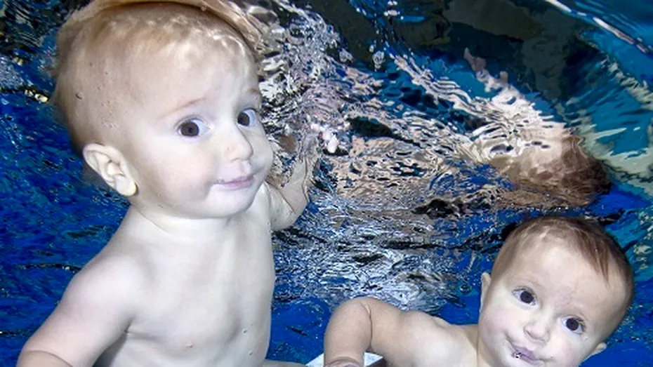 William şi Ellenita Trykush - bebeluşii care înoată, deşi nu au învăţat încă să meargă!
