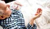 Obiceiuri inofensive care îți distrug sănătatea. De ce nu e bine să te întinzi după ce ai luat un medicament