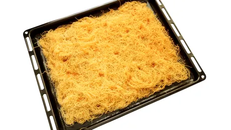 Rețetă de cataif făcut în casă. Cum faci fideaua arăbească pas cu pas