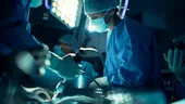 Intervenție fără cicatrici. Medicii au eliminat o tumoră din stomacul unui pacient de 80 de ani, fără nicio tăietură