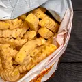 Cum obții cartofi congelați rumeni și crocanți la cuptor?