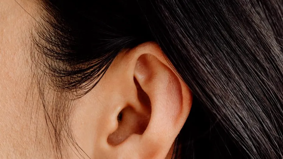 Durerea de urechi, un nou simptom COVID-19?
