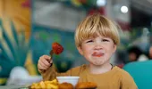 Un cardiolog trage un semnal de alarmă: aceste 5 alimente nu ar trebui să ajungă în farfuria copiilor