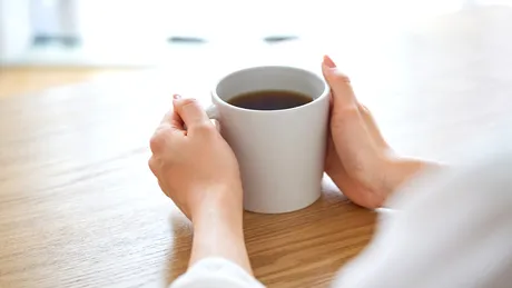 Top 5 ceaiuri pentru eliminarea pietrelor la rinichi – remedii naturale eficiente