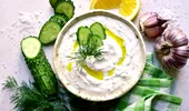 Cum se face sos tzatziki cremos și aromat. Rețeta grecească autentică