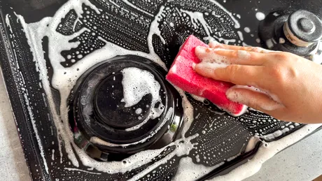 Cum să-ți faci blatul aragazului să strălucească ca nou