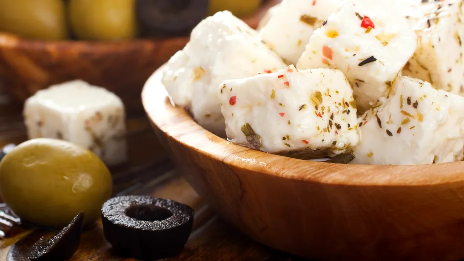 Brânza pe care să o eviți dacă ai probleme cu tensiunea sau rinichii