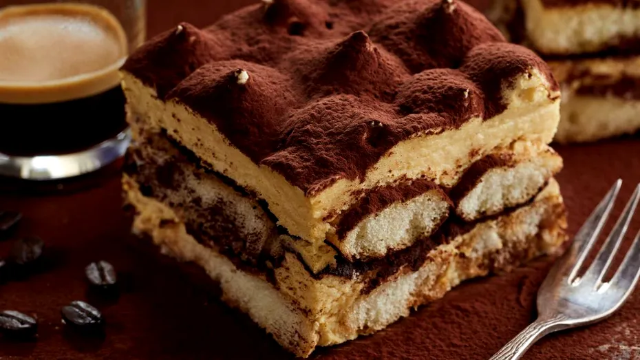 Câte ouă se folosesc la 10 porții de tiramisu. Cum să-ți iasă crema fină și aerată