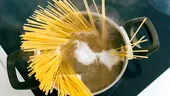 Metoda „autentică” prin care să gătești pastele pentru a absorbi mai puțini carbohidrați. De ce trebuie să gătim exact ca italienii