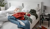Obiceiul din casă care îți blochează mereu norocul. De asta ești obosit și ai probleme cu banii