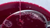 Cum îți dai seama că mustul începe să fermenteze? Semnele pe care trebuie să le urmărești