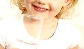 Cum se hidratează corect copilul?