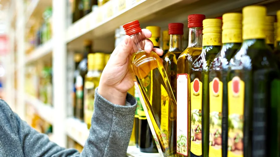 Cum îți dai seama că uleiul de măsline este „lungit” cu ulei de floarea-soarelui sau de rapiță. Detaliul de pe etichetă la care să fii atent