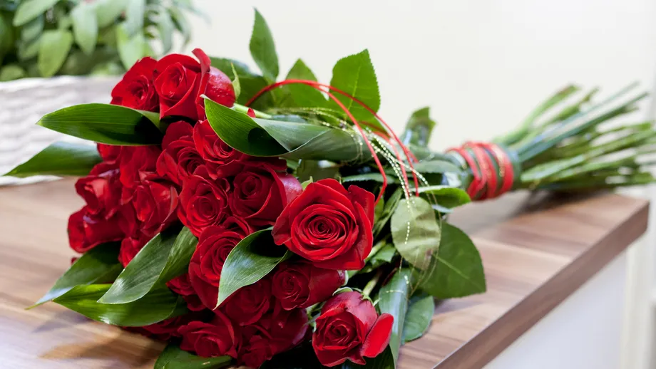 Ce flori să-i dăruiești iubitei tale de 8 Martie pentru a-i arăta sentimentele față de ea