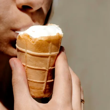 Alimentele surprinzătoare care te ajută să te răcorești când temperaturile trec de 35 de grade. Cu ce să înlocuiești înghețata sau băuturile reci pe caniculă