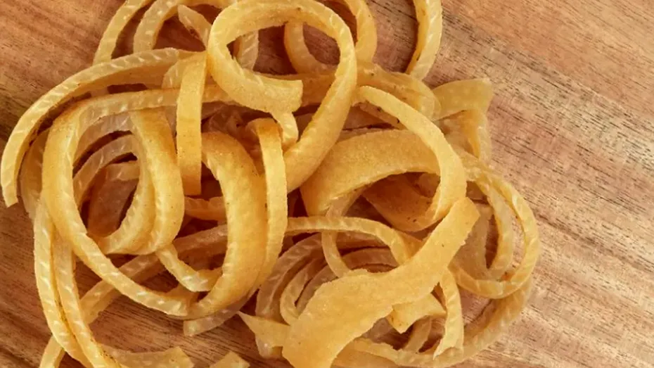 Șoriciul de porc e prea tare și gumos? Trucul banal prin care îl faci fraged și să se topească în gură