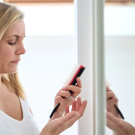 Cum se schimbă chipul femeilor la menopauză. Ce poate face medicina regenerativă