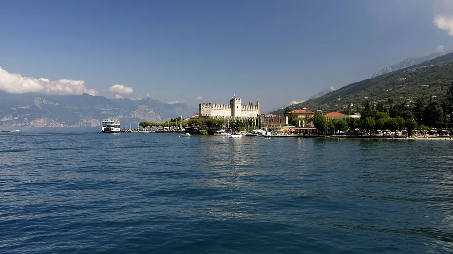 Virus periculos într-o destinație populară de vacanță din Italia. Sute de oameni au ajuns DEJA la spital