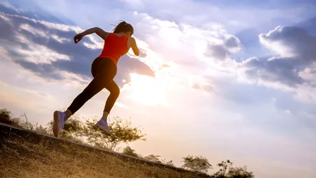 3 minute de sprint sau 90 de minute de cardio? Ce a descoperit un nou studiu despre efectele asupra metabolismului
