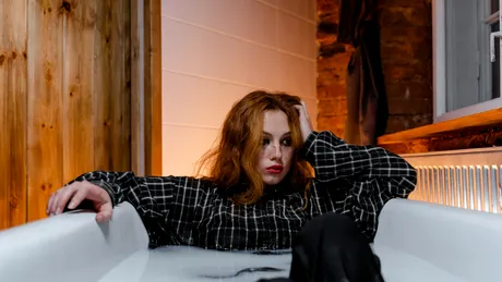 ”Trebuie să stai cu cineva ca să nu mori singur?” De ce să nu ai o gândire limitativă dacă ești singur