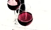 Studiu: două pahare de vin roşu te scapă de kilogramele în plus