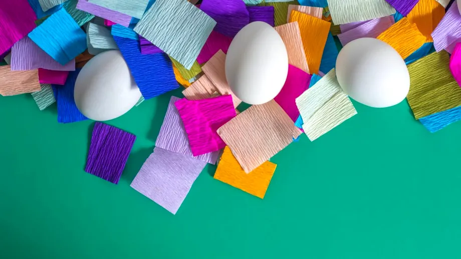 Ouă vopsite cu hârtie creponată. Metoda simplă și spectaculoasă pentru culori intense