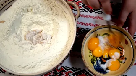 Ecuația cozonacului. Cât lapte și câte ouă trebuie să pui, la fiecare kilogram de făină folosit