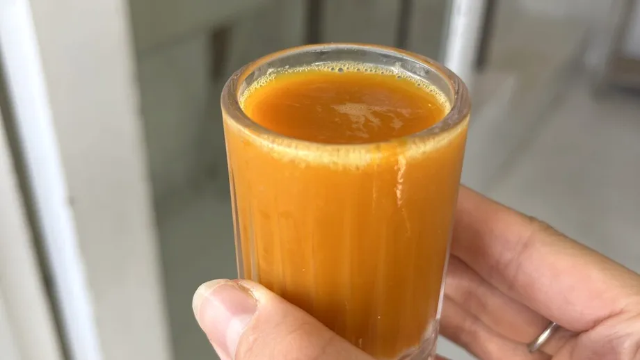 Un singur shot de acest fel consumat cu regularitate te ajută să scapi de balonare, să reduci retenția de apă, dar și inflamațiile