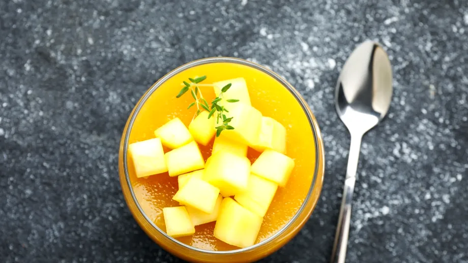 Compot de ananas cu rom! Rețeta simplă pe care merită să o încerci în această vară
