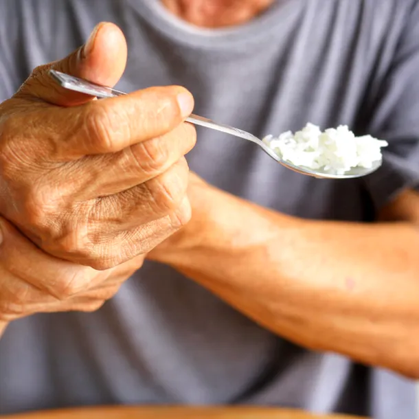 Alimente care intensifică simptomele bolii Parkinson. Ce să eviți complet!
