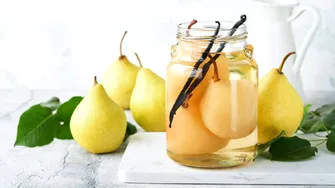 Compot de prune, piersici sau pere. Cum îl prepari și cât rezistă?