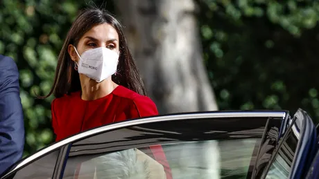 Regina Letizia, fascinantă într-o rochie Carolina Herrera de peste 1000 de euro