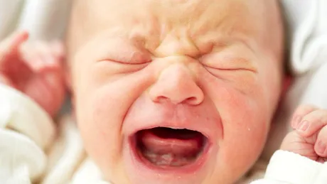 Un bebeluș a uimit echipa de medici care a asistat la naștere. Ce avea micuțul în gură