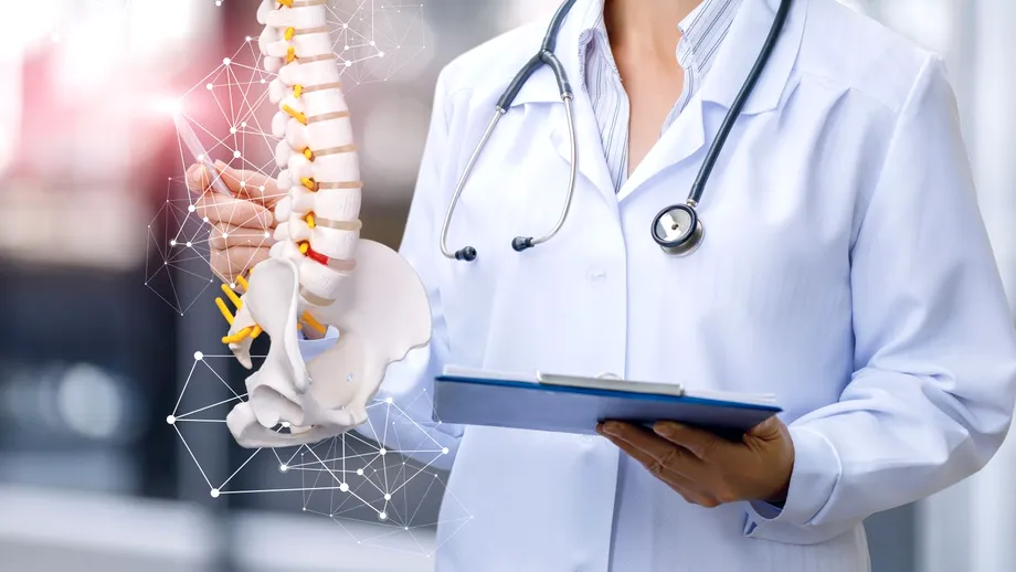 Dieta pentru osteoporoză: alimente care protejează densitatea osoasă și cele care cresc riscul de fracturi