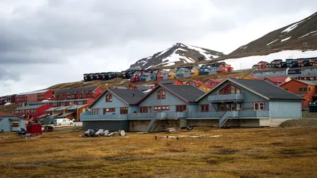 Orașul din Norvegia în care nimeni nu are voie să moară. Misterul din acest loc cu reguli neobișnuite de viață