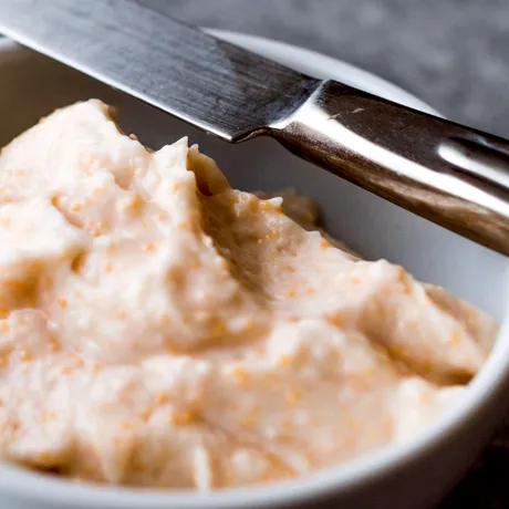 Cum repari salata de icre tăiată? Un ingredient pe care îl ai deja în bucătărie poate salva rapid rețeta!