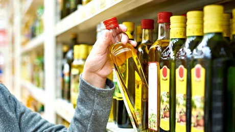 Cum îți dai seama că uleiul de măsline este „lungit” cu ulei de floarea-soarelui sau de rapiță. Detaliul de pe etichetă la care să fii atent