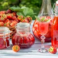 Siropul natural din căpșuni și miere, tot mai popular vara. Rețeta simplă pe care mulți o folosesc în locul băuturilor din comerț
