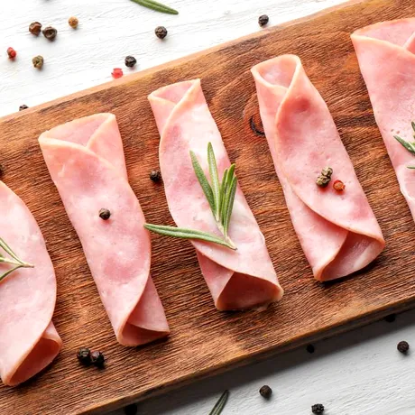 Rulouri crocante cu Șuncă Praga Matache Măcelaru’ și cremă de brânză