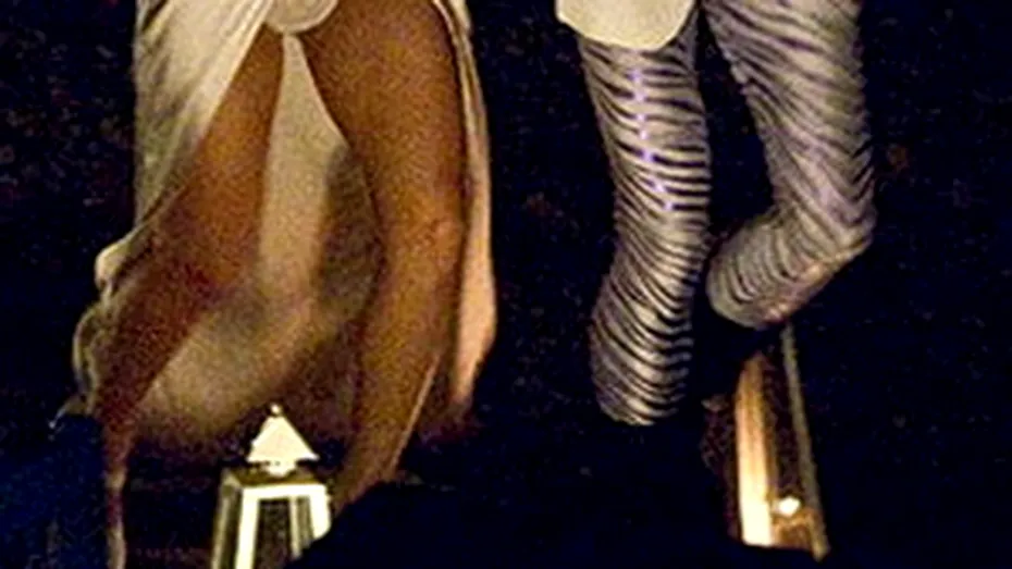 Lady Gaga in chiloti, logodnicul in colanti tip zebra. Asa s-au logodit!