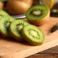 Două kiwi pe zi: „trucul” simplu pentru digestie mai bună și aport crescut de fibre