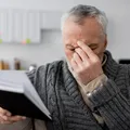 „Alzheimer nu începe cu uitatul cheilor” – Ce trebuie să știi despre această boală tăcută