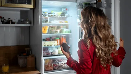 Nu mai pune mâncarea CALDĂ în frigider. Adevărul despre pericolele acestui banal obicei