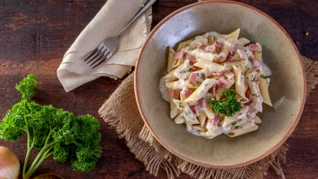 Paste cremoase cu Șuncă Praga Matache Măcelaru' și ciuperci de pădure