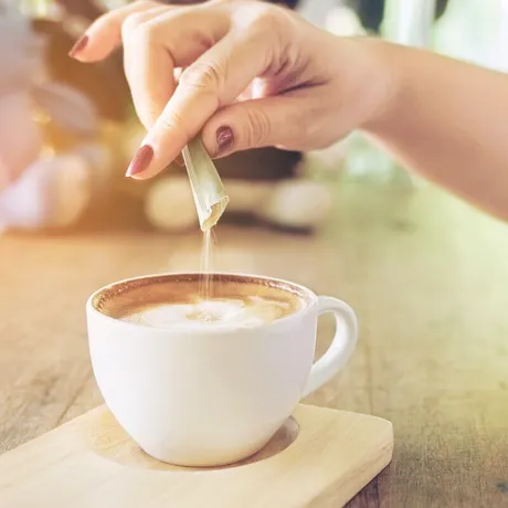 Ingredientul surprinzător pe care să-l pui în cafea pentru a crește speranța de viață. Medicii îl consideră otravă!