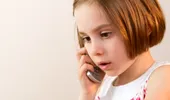Copiii – obligaţi de o aplicaţie să îşi sune părinţii!