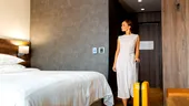 Trucul simplu pe care îl folosesc unii călători când ajung la hotel. Tot ce ai nevoie este de o sticlă de apă