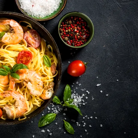 Paste cremoase cu creveți și usturoi! Ușor de gătit, chiar și pentru începători