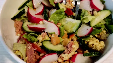 Rețetă de salată sățioasă cu puține calorii - cum să mănânci sănătos și gustos